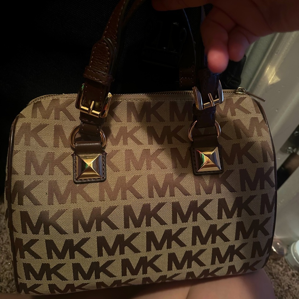 Like new only used once , original Michael kors bag chocolate brown